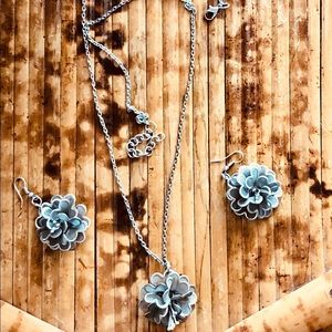 Silver flower necklace and errings